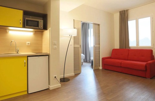 Dardilly Apartment | Pet-Friendly 1-Bedroom in Scenic Dardilly
