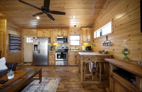 Broken Bow Cabin | Pet friendly 1 BR Cabin, Hot Tub, Fire Pit, Sleeps 4