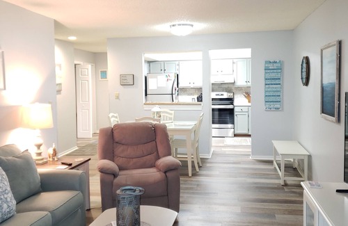 Gulf Shores Condo | PET FRIENDLY 2BD-2BA CONDO IN GULF SHORES JUST STEPS TO THE BEAUTIFUL BEACH!