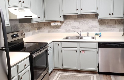 Gulf Shores Condo | PET FRIENDLY 2BD-2BA CONDO IN GULF SHORES JUST STEPS TO THE BEAUTIFUL BEACH!