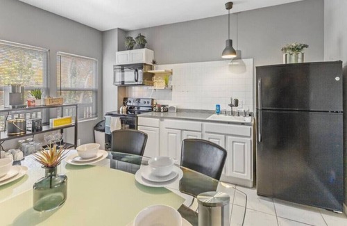 Mapleton/Fall Creek Apartment | Pet-Friendly 2BR| Convenient to Stadium & Downtown