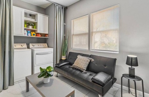 Mapleton/Fall Creek Apartment | Pet-Friendly 2BR| Convenient to Stadium & Downtown