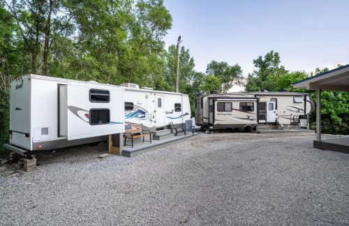 Miller Beach House | Pet-Friendly 2BR Camper with Fire Pit Grill