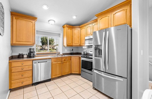 Layton Apartment | Pet friendly 3/2 fireplace by Hill AFB & hospitals