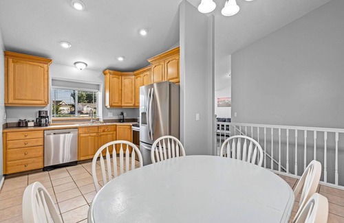 Layton Apartment | Pet friendly 3/2 fireplace by Hill AFB & hospitals