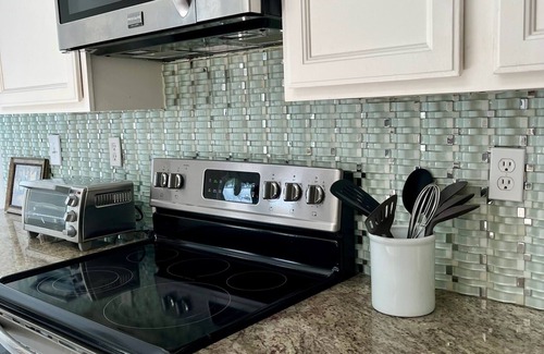 Seffner Community Alliance House | Pet-friendly 3-bed 2-bath house with pool, WiFi & open floor plan in Seffner
