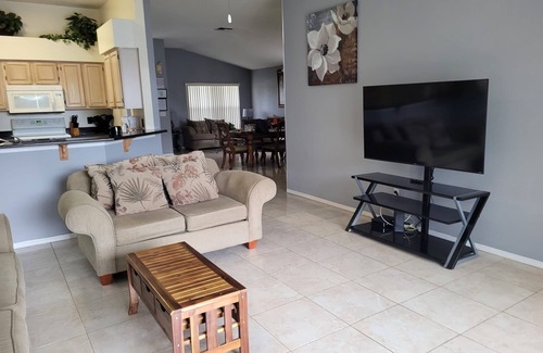 Chatham Park Villa | Pet friendly 3 Bed Villa with Private Pool