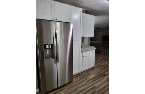 Lakeland House | Pet Friendly 3 bedroom home with all new amenities