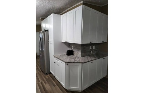 Lakeland House | Pet Friendly 3 bedroom home with all new amenities