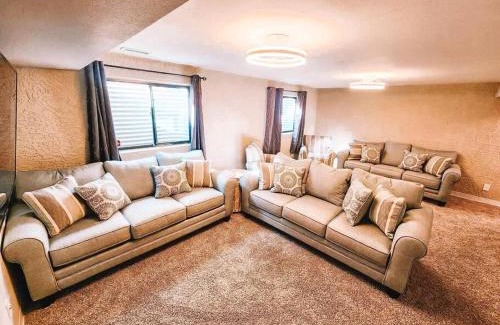 Colorado Springs Villa | Pet Friendly/3 King Beds/Mins to Airport