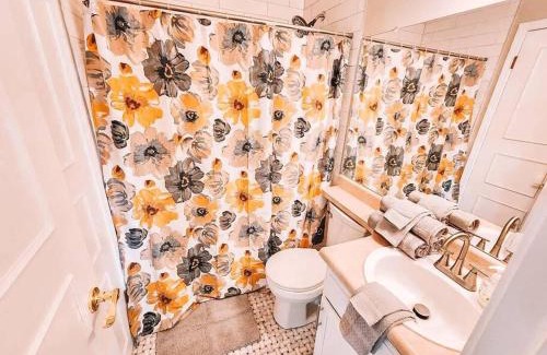 Colorado Springs Villa | Pet Friendly/3 King Beds/Mins to Airport