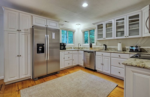 Mirror Lake House | PET FRIENDLY: 3 mins to Highlands, 12 mins Cashiers.
