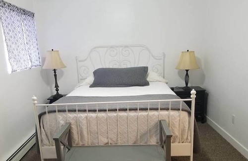 Layton House | Pet Friendly 3bd/2ba city retreat & Waffles