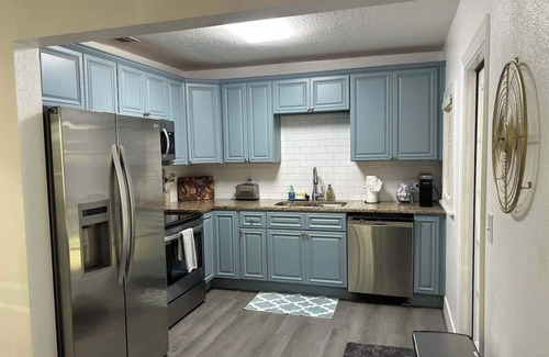 Virginia Park House | Pet-friendly 3bdr 2bath house close to airport, downtown, beach and restaurants.