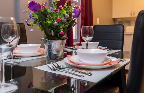 Sandy Hill Apartment | Pet-Friendly 3BR Apartment - Near University & Byward Market