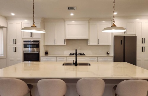 Bahamia West House | Pet-Friendly 3BR Mediterranean Spa-Inspired Retreat for Groups, Couples and More