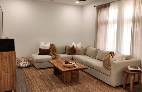 Bahamia West House | Pet-Friendly 3BR Mediterranean Spa-Inspired Retreat for Groups, Couples and More