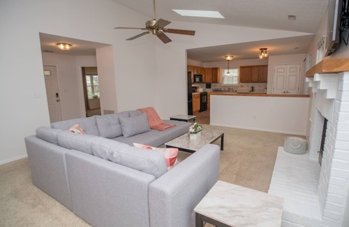 Westfield House | Pet Friendly ✨ 5 min to Grand Park ✨