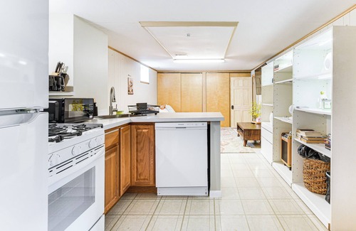 Evanston House | Pet-Friendly Abode, 2 Mi to Dtwn Evanston!