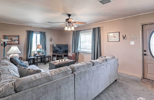 Elfrida House | Pet-Friendly Abode w/ Yard, Near Outdoor Hotspots!