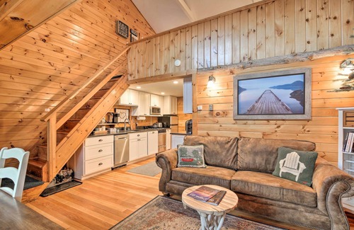 Saranac Lake Cabin | Pet-Friendly Adirondack Cabin w/On-Site Lake