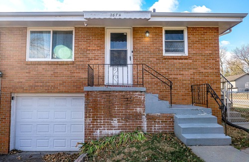 Benson Gardens House | Pet Friendly Airbnb W/4' Fenced Yard & King Bed