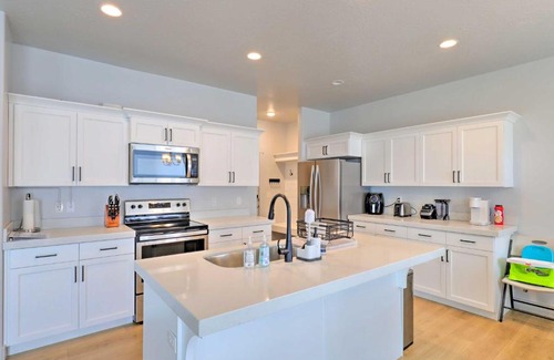 American Fork House | Pet-Friendly American Fork Home with Mtn Views!
