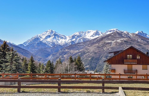 Sauze d'Oulx Apartment | Pet friendly apartment in Sauze d'Oulx