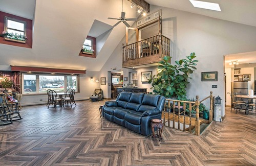 Hanover Park House | Pet-Friendly Bartlett Farmhouse w/Deck!