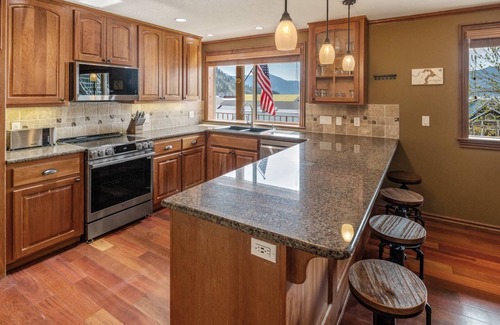 Bayview Condo | Pet Friendly Bayview Condo | 2 Bed, 2 Bath