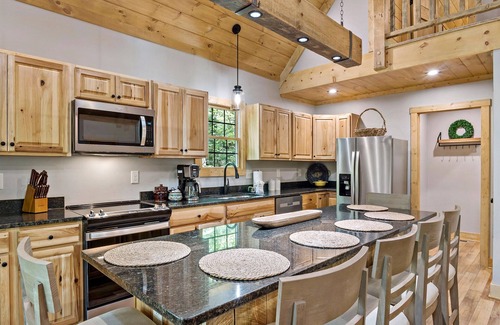 Lake Lure Cottage | Pet Friendly, Bear Paw by Carolina Properties