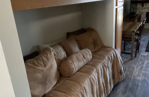 Canyon Lake Condo | Pet friendly beautiful sunset view