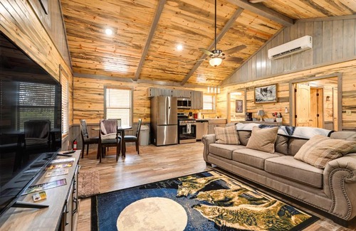 Broken Bow House | Pet-Friendly Broken Bow Cabin Near Lukfata Creek!