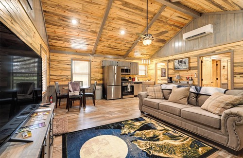 Broken Bow Cottage | Pet-friendly Broken Bow Cabin Near Lukfata Creek!
