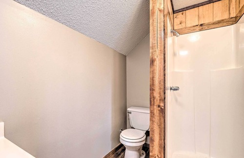 Pickens Cabin | Pet-Friendly Broken Bow Gem w/ Deck & Grill!