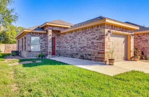 Brownsville Apartment | Pet-Friendly Brownsville Apartment with Yard!