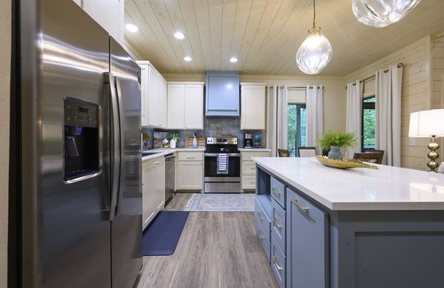Broken Bow Cabin | Pet-Friendly Cabin 5 minutes from town with stunning decor and views!