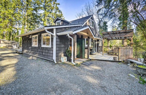 Fox Island House | Pet-Friendly Cabin Minutes to Gig Harbor!