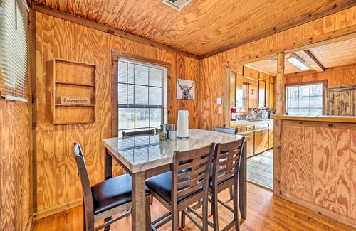 Lequire Cabin | Pet-Friendly Cabin Rental Retreat!