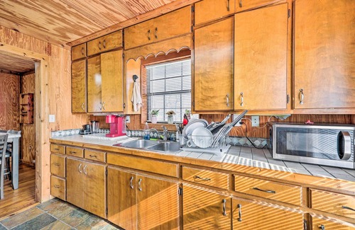 Lequire Cabin | Pet-Friendly Cabin Rental Retreat!