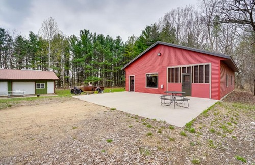 Pepin House | Pet-Friendly Cabin Retreat Walk to Lake Pepin!