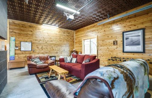 Pepin House | Pet-Friendly Cabin Retreat Walk to Lake Pepin!
