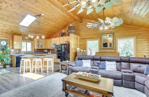 South Weber Cabin | Pet-Friendly Cabin w/Mtn View in South Weber!