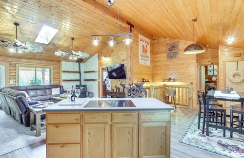 South Weber Cabin | Pet-Friendly Cabin w/Mtn View in South Weber!
