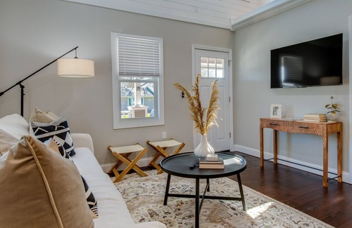 Carlinville Cottage | Pet-Friendly Carlinville Rental w/ Large Backyard!
