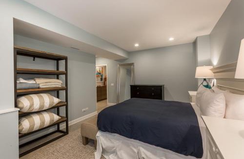 Sheffield Neighbors Apartment | PET FRIENDLY! Charming and Cozy - Close to DePaul and Public Transit apts