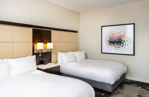 Redwood Shores Hotel | Pet-friendly, Classic 2 Double at Grand Bay San Francisco Hotel
