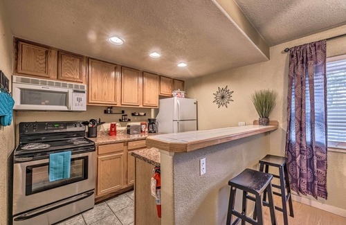 Ruidoso Condo | Pet-Friendly Condo - 2 Mi to Ruidoso Downs!