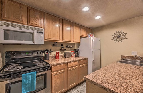 Ruidoso Condo | Pet-Friendly Condo - 2 Mi to Ruidoso Downs!