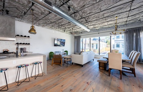 Mid-City House | Pet-Friendly Converted Warehouse w/Outdoor Oasis